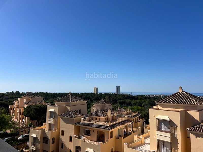 Foto e63caa67-977f-438b-86ad-9e537d1177b1. Àtic amb calefacció aparcament piscina a Romana Playa Marbella