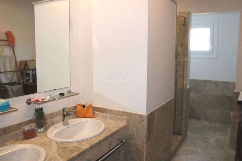Foto 33f31559-9283-4937-97f7-05bd52607a3d. Casa amb aparcament piscina a Santa Clara Marbella