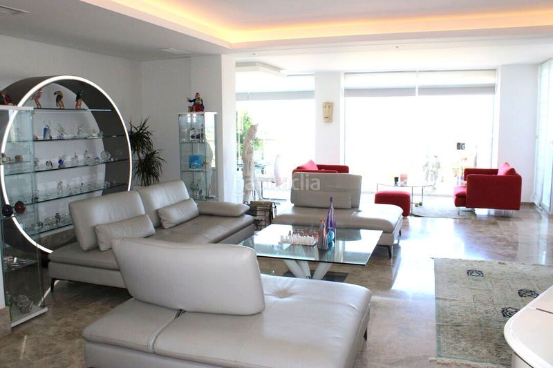 Foto 63f224c0-8868-45cf-a576-6ccb77008d36. Casa amb aparcament piscina a Santa Clara Marbella