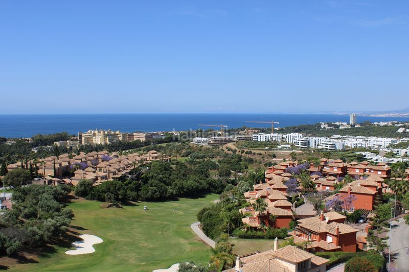 Foto 661f0c3d-be89-4c4d-9653-a8d7587bb94a. Casa amb aparcament piscina a Santa Clara Marbella