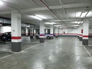 Aparcament cotxe a Lamiako-Txopoeta. Se vende plaza de garaje para coche pequeño