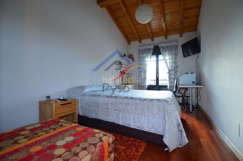 Foto 3439a35c-f57d-467d-806d-e1647cfe1601. Casa adossada amb calefacció aparcament piscina a Bareyo