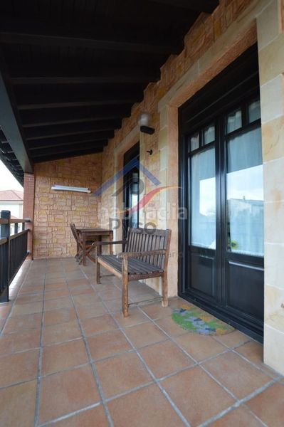 Foto 49328270-261f-46eb-8707-d6ac50f06eed. Casa adossada amb calefacció aparcament piscina a Bareyo