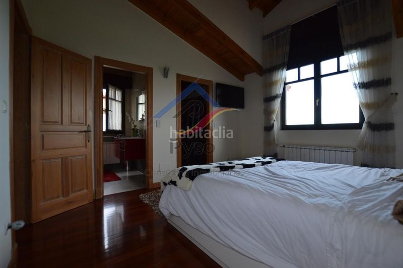 Foto 4cd8e1d5-1534-4298-937a-29ac519b4e9c. Casa adossada amb calefacció aparcament piscina a Bareyo