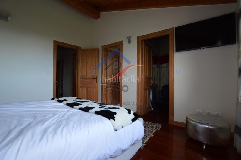 Foto 5b450cec-2105-4edb-bd7f-1bfb34912d25. Casa adossada amb calefacció aparcament piscina a Bareyo