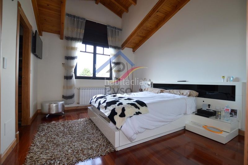 Foto 80d8a862-62a4-4fd8-8726-82c71f6c164a. Casa adossada amb calefacció aparcament piscina a Bareyo