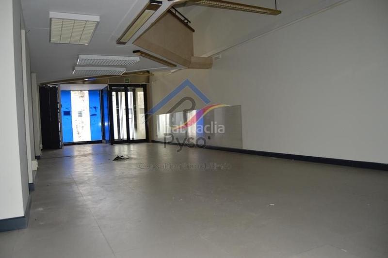 Foto bdcb4ab9-f1b3-4be5-aebd-635ae95352f2. Local comercial a Centro - Ayuntamiento Santander