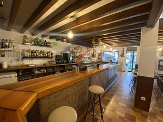 Traspàs Local Comercial  Calle ricardo león. Pyso traspasa negocio de bar - restaurante en funcionamiento en