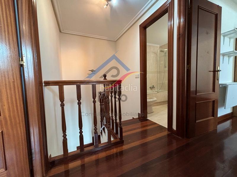 Foto be72a7ba-1259-4561-9587-8b55449b6232. Alquiler dúplex en calle hernán cortés 1 en Centro - Ayuntamiento Santander