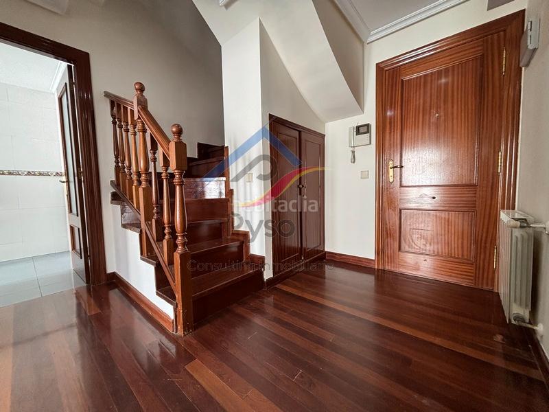 Foto 3656d932-39ee-42aa-b934-97cc73f18a6f. Location duplex dans calle hernán cortés 1 dans Centro - Ayuntamiento Santander