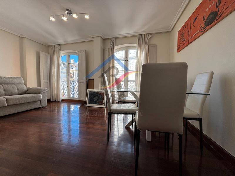 Foto c738a17c-d321-42ac-92a5-8dbdd84fc8f8. Rent duplex in calle hernán cortés 1 in Centro - Ayuntamiento Santander