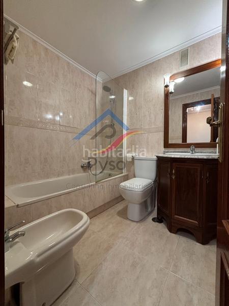 Foto f5e701ee-89ea-4afd-a601-31ff61a283b5. Rent duplex in calle hernán cortés 1 in Centro - Ayuntamiento Santander