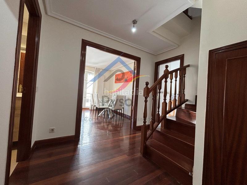 Foto 16caac34-571d-4c25-b662-503d44fe3c23. Miete zweistöckige wohnung in calle hernán cortés 1 in Santander