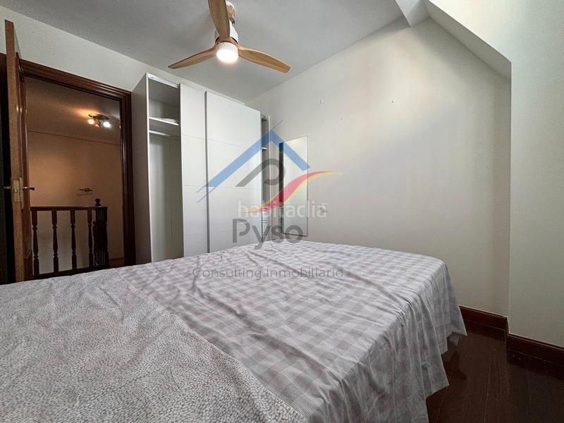 Foto c9bcc3ff-763f-47a3-a05c-be5757f18856. Miete zweistöckige wohnung in calle hernán cortés 1 in Santander