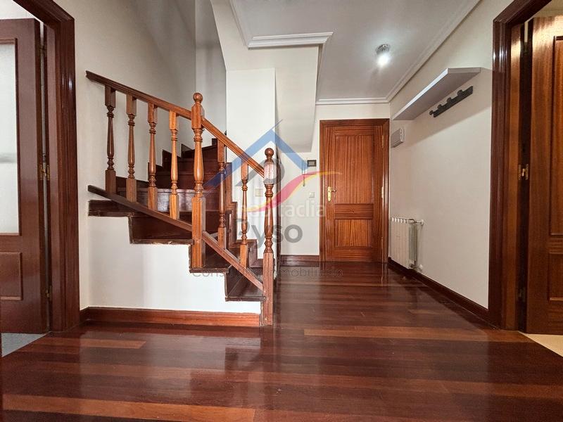 Foto f41b88e1-8615-40ad-8084-9131a673d821. Miete zweistöckige wohnung in calle hernán cortés 1 in Santander