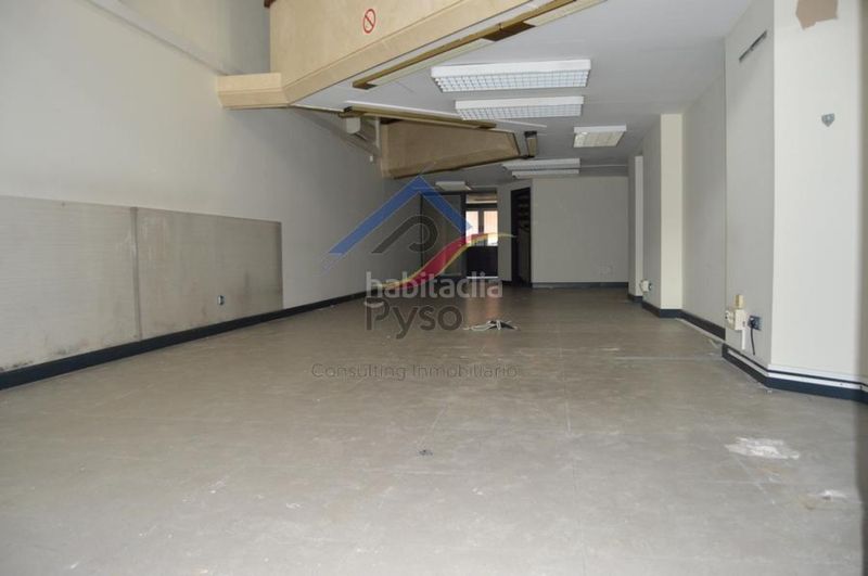 Foto d65570da-7800-4174-8961-c924752abb82. Local comercial a Centro - Ayuntamiento Santander