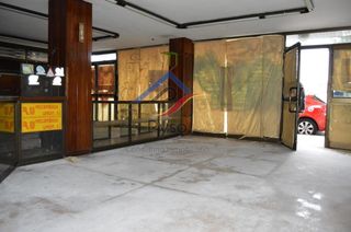 Business premise  Calle marqu�s de la hermida. Pyso vende fabuloso local comercial con gran escaparate en una d