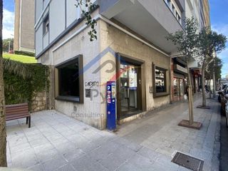 Geschäftsraum  Calle josé hierro. Pyso saca a la venta en la calle camilo alonso vega, a escasos m