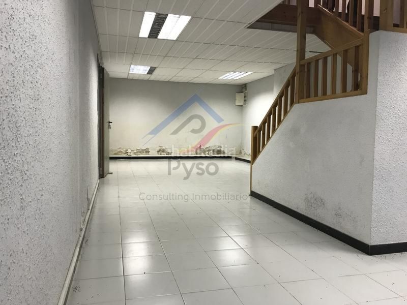 Foto 4ec4bcec-4737-4b66-aae5-95523f49a346. Local comercial a Centro - Ayuntamiento Santander