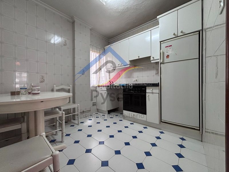 Foto f8f3473a-00d5-40f0-8f17-0373bddedd5f. Piso en Centro - Ayuntamiento Santander