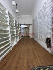 Local commercial  Kapelagile kalea. Se vende local de 35 metros con salida de humos en el casco viej