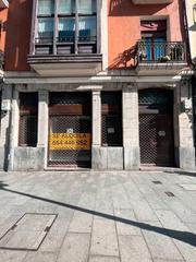 Lloguer Local Comercial a Mesedeetako kalea 11. Se alquila local comercial de 140 metros en el casco viejo de bi