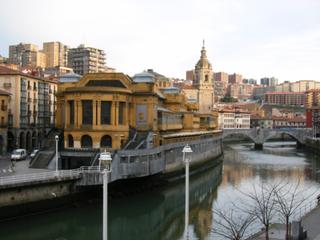 Local commercial à Casco Viejo. Se vende pub en el casco viejo de bilbao. totalmente preparada y