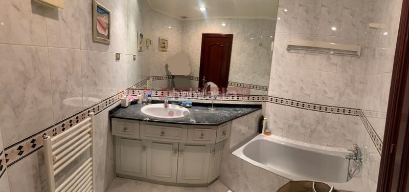 Foto ca73ac1a-c04e-47c1-8c4b-a2bd2b4974fa. Pis amb calefacció a Ensanche - Moyua - Diputación Bilbao