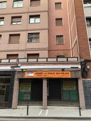 Local commercial  Kareaga goikoa kalea. Se alquila - vende local de 620 metros en basauri, en calle prin