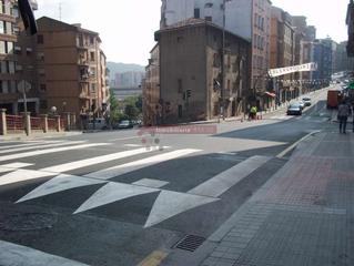 Local Comercial  Kareaga goikoa kalea. Se alquila - vende local de 620 metros en basauri, en calle prin