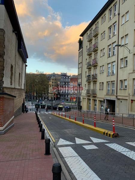 Foto aa2c6a2f-32c4-4a83-85c1-dbd8d1e94549. Car parking in San Fransisco Bilbao