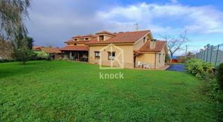Casa  Llanes - camino a pría. Fantástica casa unifamiliar a la venta con vistas al mar y a los