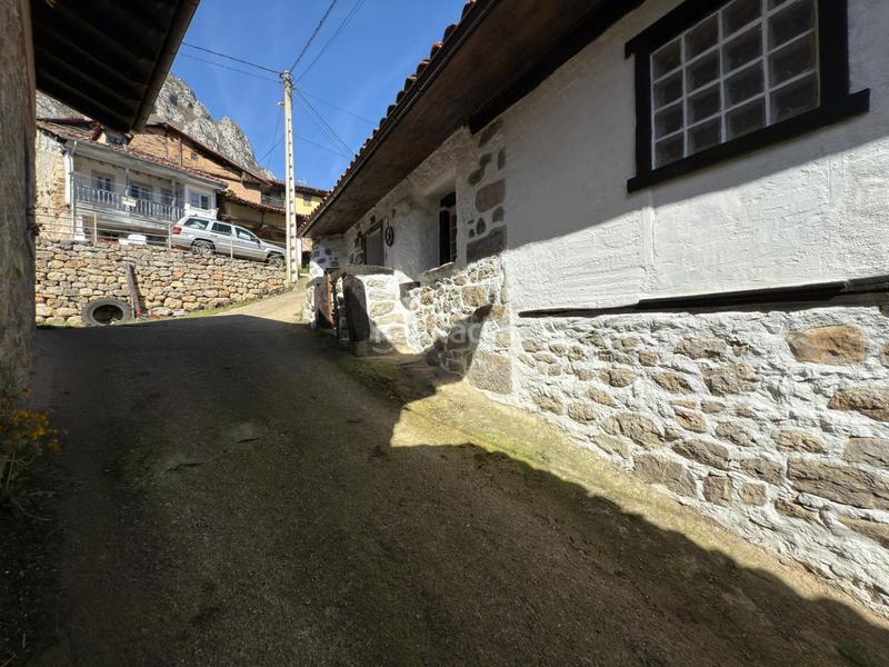 Foto b9546d98-477f-46d1-98bf-7ce86e017806. Casa amb calefacció a Quirós