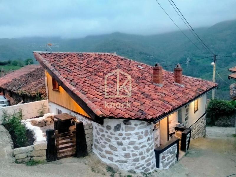 Foto f0dd28cc-018a-4112-95c1-92a7d7c3e6fc. Casa amb calefacció a Quirós