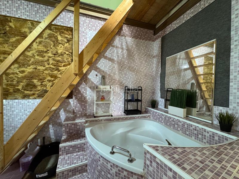 Foto 70427376-6dd0-4c11-a006-7d392b9dcc2f. Casa con riscaldamento in Viella-Granda-Meres Siero