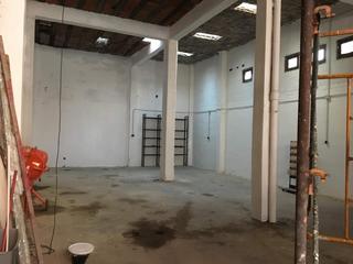 Location Local commercial  Gijón - cl adolfo vega. Local en alquiler con amplias posibilidades en la zona del llano