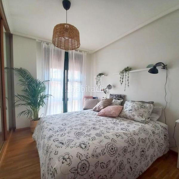 Foto 16949abd-14c2-466b-b4ad-8945c008b332. Rent flat with heating in Cimadevilla Gijón