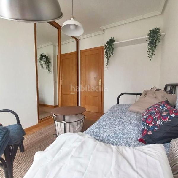 Foto 802bdddb-5d01-4d0a-949f-fbaf968cfcec. Rent flat with heating in Cimadevilla Gijón