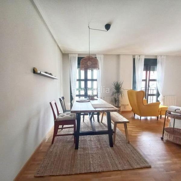 Foto b51766eb-9180-4d1f-b0b3-4d31d7f606ac. Rent flat with heating in Cimadevilla Gijón