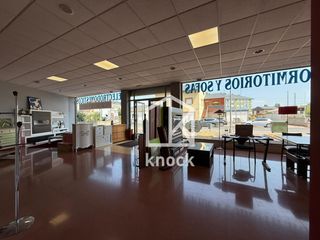 Miete Geschäftsraum in Cacabelos - av constitucion 96. Amplio local en alquiler en planta calle con sotano en cacabelos