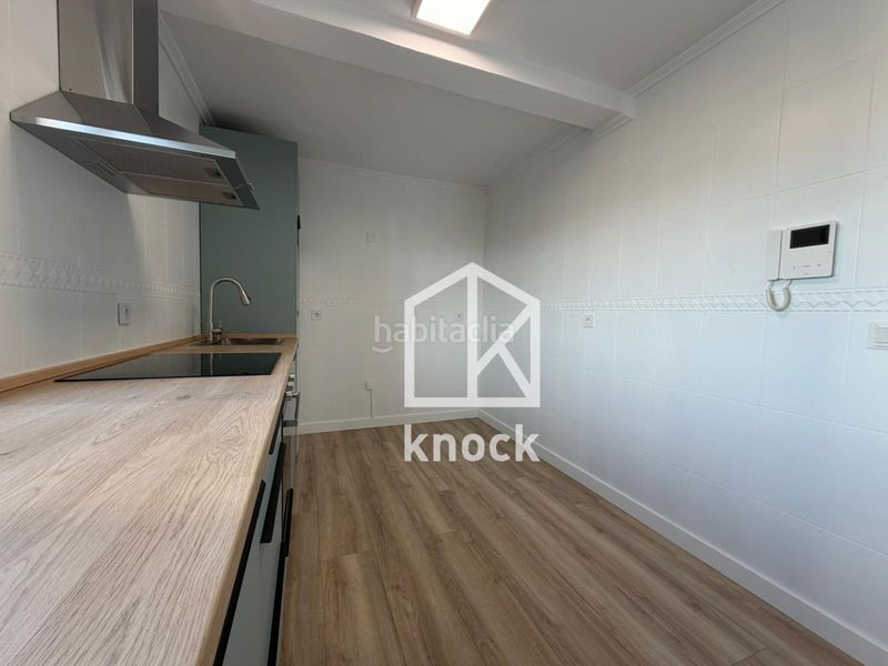 Foto c51eb14f-c7dc-409c-b06c-4a5a7a9e3449. Pis amb calefacció aparcament a El Polígono Gijón