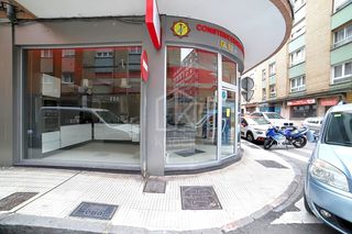 Lloguer Local Comercial  Gijón - calle maría josefa. Local esquinero en alquiler en el corazón del barrio del llano,