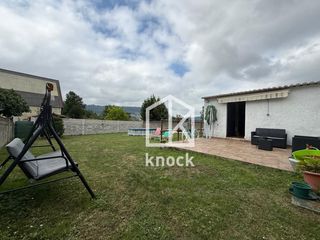 Casa aparellada  Villaviciosa - cl jesus de la piedra. Apartamento independiente con terreno en plena villaviciosa
