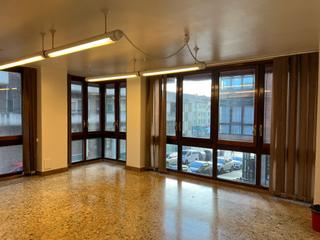 Lloguer Oficina a Arlamendi kalea 4. Se alquila entreplanta de oficina en el centro de las arenas.