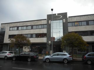 Bureau à Avenida amaia 2. Oficina con tres parcelas de garaje