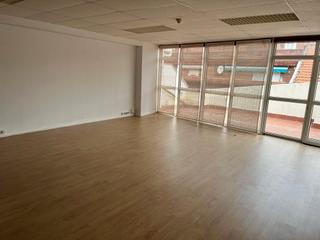 Location Bureau à Reina maría cristina kalea 10. Oficina con gran terraza