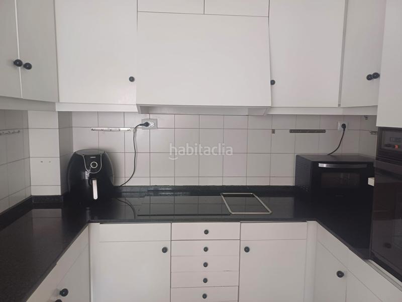 Foto d4e015ad-bb4c-4155-994d-ccb2d263e8f2. Dúplex amb xemeneia calefacció aparcament a Artatza-Pinueta-Pinosolo Leioa