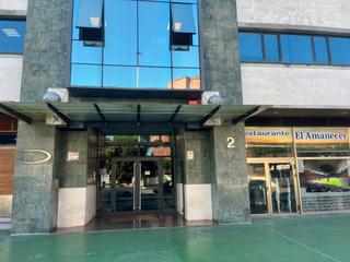 Miete Bro en Avenida amaia 2. Oficina con plaza de garaje