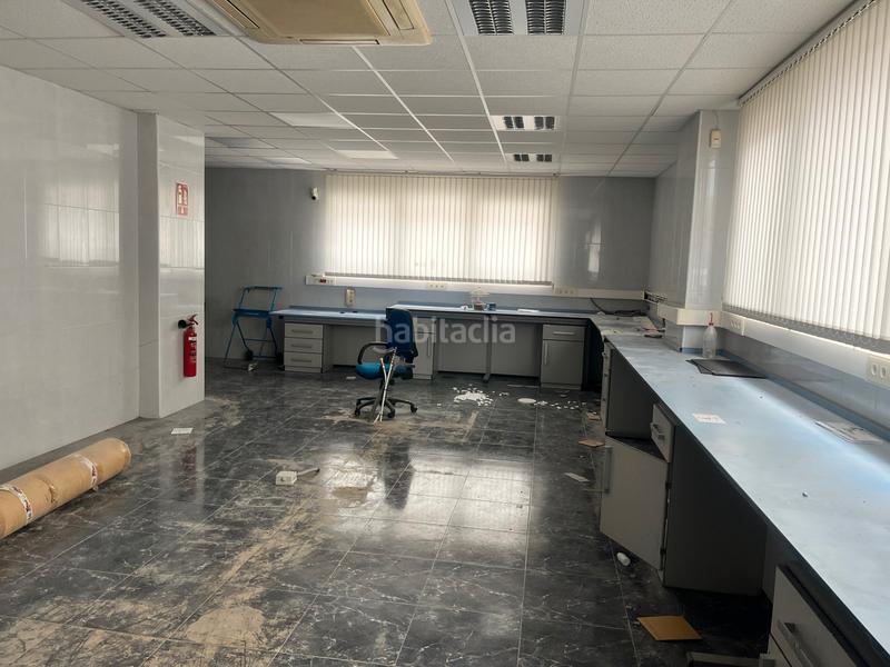 Foto d04852fb-0f30-4057-af75-4696ae88c3c4. Capannone industriale in lugar 10f in Abanto y Ciérvana / Abanto Zierbena