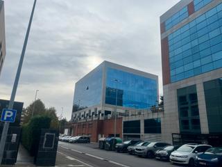 Lloguer Oficina a Landabarri bidea 1. Oficina en edificio moderno de la avanzada en leioa.